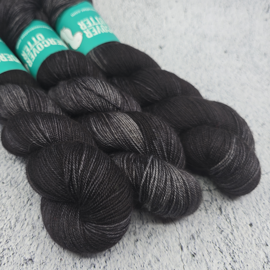 Rokmutul - Eventide Fingering - Undercover Otter - Yarn - Undercover Otter - Default Title