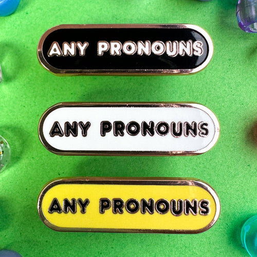 Any Pronouns Plaque Enamel Pin - Undercover Otter - Pins - Kitty With A Cupcake - White