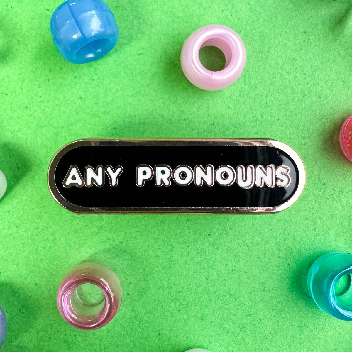 Any Pronouns Plaque Enamel Pin - Undercover Otter - Pins - Kitty With A Cupcake - White